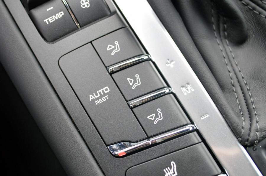  Porsche Macan Turbo 2015 года  (фото 38 из 84)